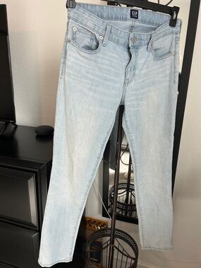 GAP Women’s Light Wash Girlfriend Jeans, size 2